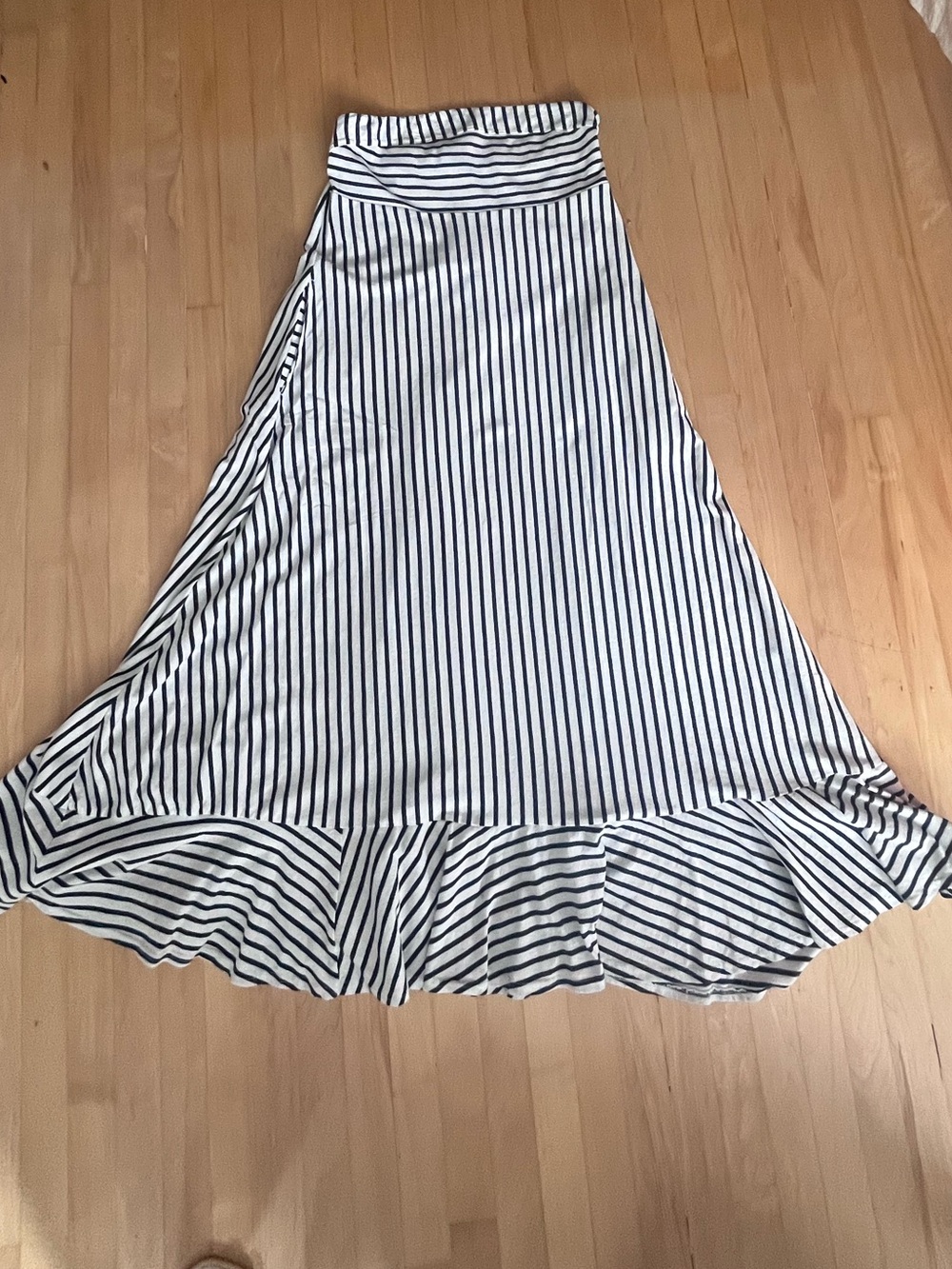 Striped strapless maxi dress with keyhole back and pockets. Navy and white